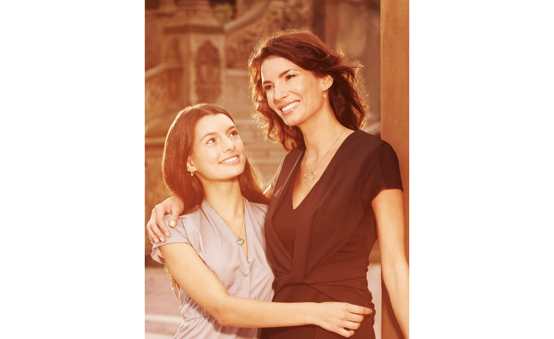 gold-motherdaughter